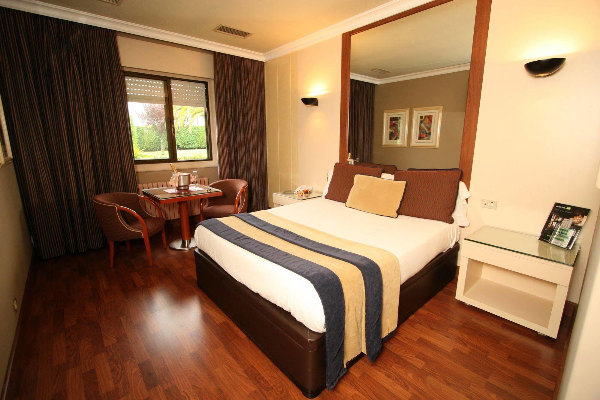 Motel Aeropuerto Vigo Ngoại thất bức ảnh